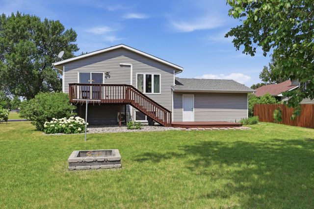2523 33rd Avenue S, Moorhead, MN 56560