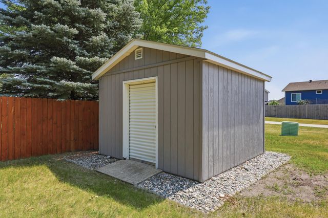 2523 33rd Avenue S, Moorhead, MN 56560
