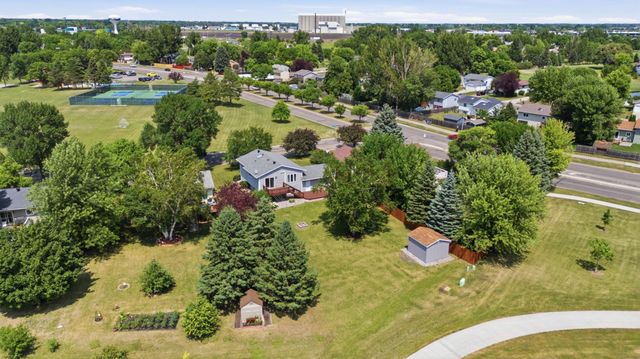 2523 33rd Avenue S, Moorhead, MN 56560