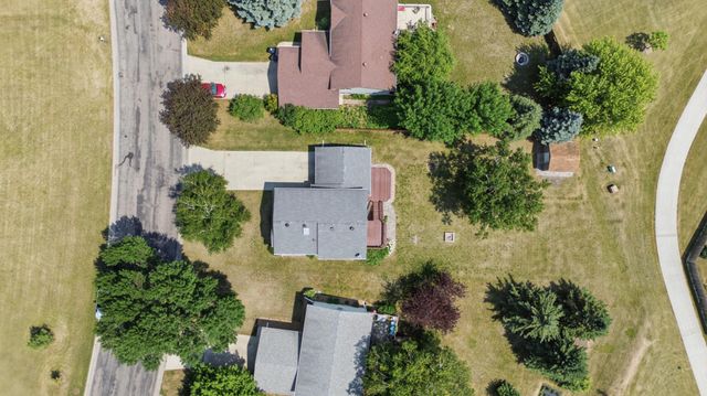 2523 33rd Avenue S, Moorhead, MN 56560