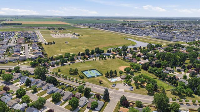 2523 33rd Avenue S, Moorhead, MN 56560