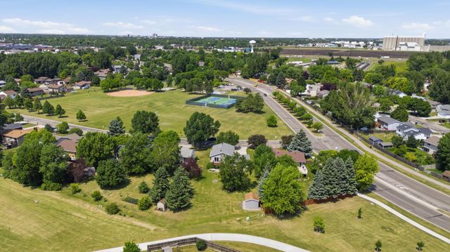 2523 33rd Avenue S, Moorhead, MN 56560