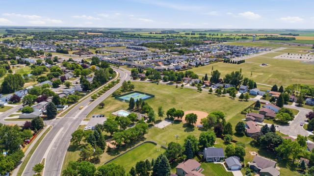2523 33rd Avenue S, Moorhead, MN 56560
