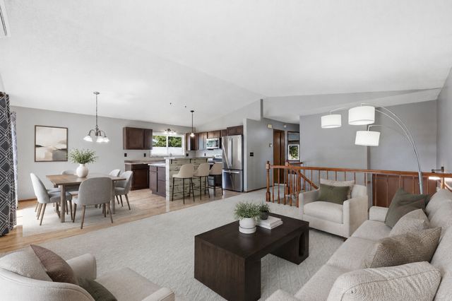 2523 33rd Avenue S, Moorhead, MN 56560