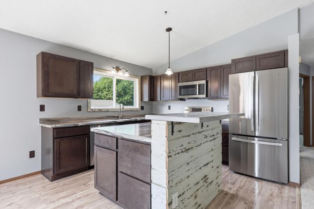 2523 33rd Avenue S, Moorhead, MN 56560