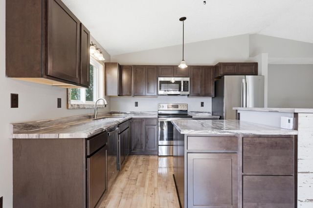 2523 33rd Avenue S, Moorhead, MN 56560