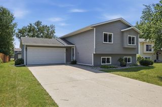 2523 33rd Avenue S, Moorhead, MN 56560