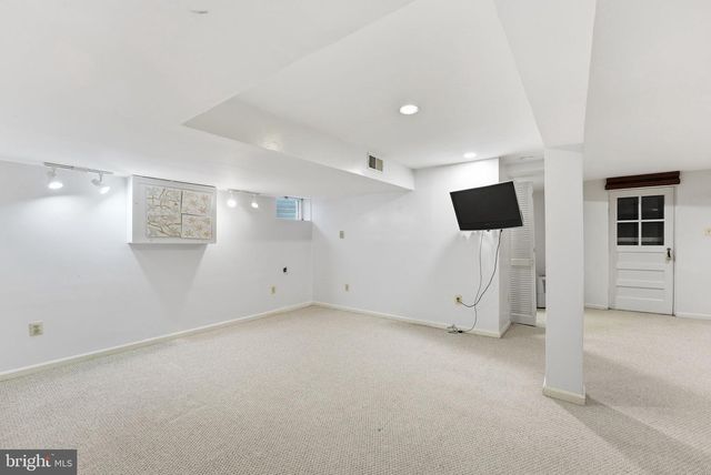 2419 CLAREMONT DR, Falls Church, VA 22043