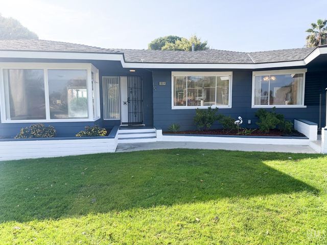 1904 Ridgewood Drive, Bakersfield, CA 93306