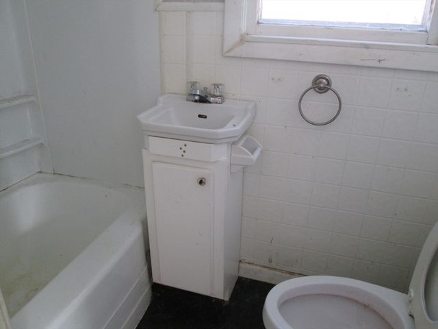 433 Putnam Hill Road, Sutton, MA 01590