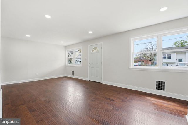 8001 W END DR, Baltimore, MD 21226
