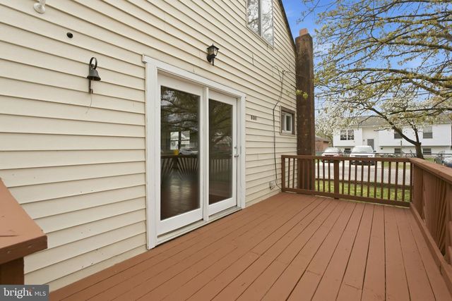 8001 W END DR, Baltimore, MD 21226