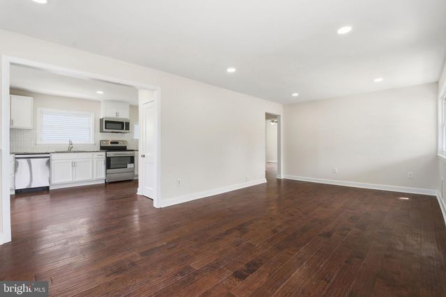 8001 W END DR, Baltimore, MD 21226