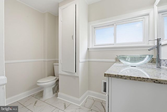 8001 W END DR, Baltimore, MD 21226