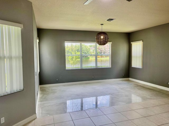 5579 55th Avenue, Vero Beach, FL 32967