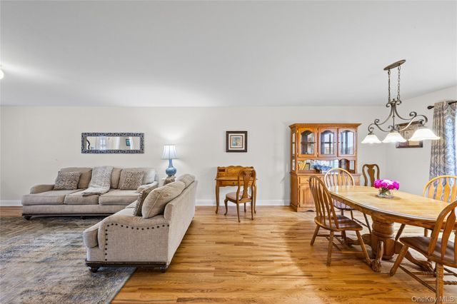 3 Clear Creek Court, Huntington Station, NY 11746