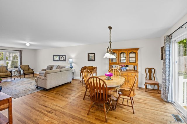 3 Clear Creek Court, Huntington Station, NY 11746