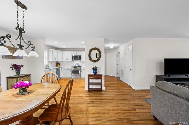 3 Clear Creek Court, Huntington Station, NY 11746