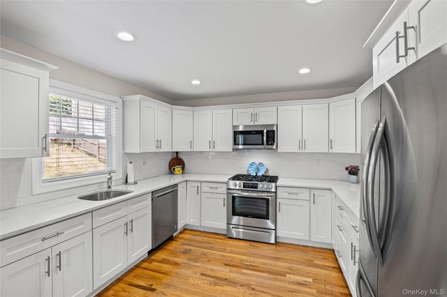 3 Clear Creek Court, Huntington Station, NY 11746