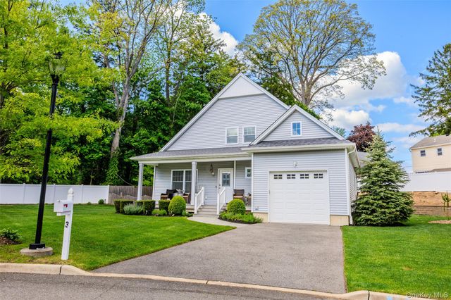 3 Clear Creek Court, Huntington Station, NY 11746