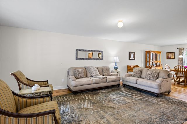 3 Clear Creek Court, Huntington Station, NY 11746