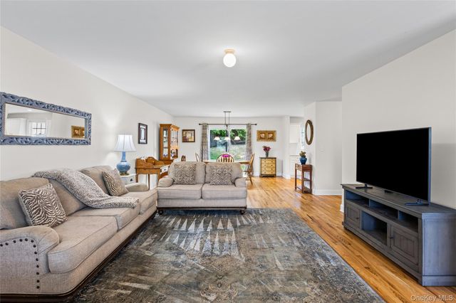 3 Clear Creek Court, Huntington Station, NY 11746