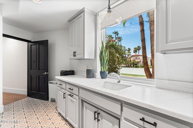 8701 N 64TH Place, Paradise Valley, AZ 85253