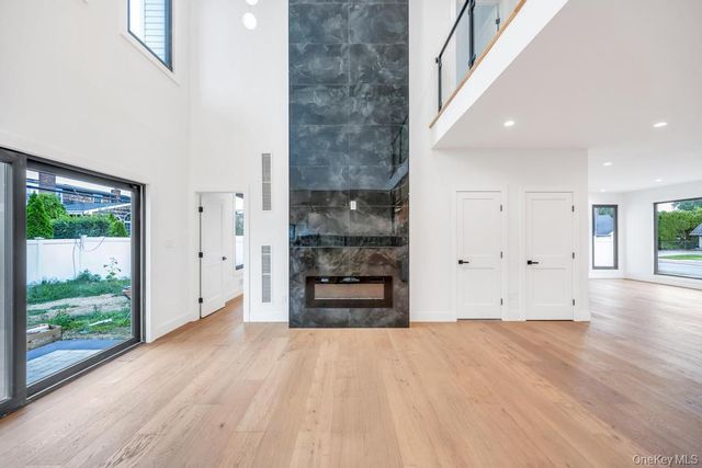 25 Red Maple Dr N, Wantagh, NY 11793