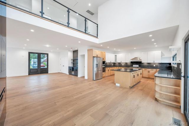 25 Red Maple Dr N, Wantagh, NY 11793