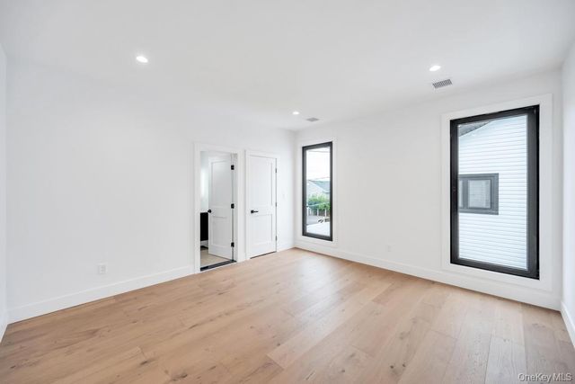 25 Red Maple Dr N, Wantagh, NY 11793