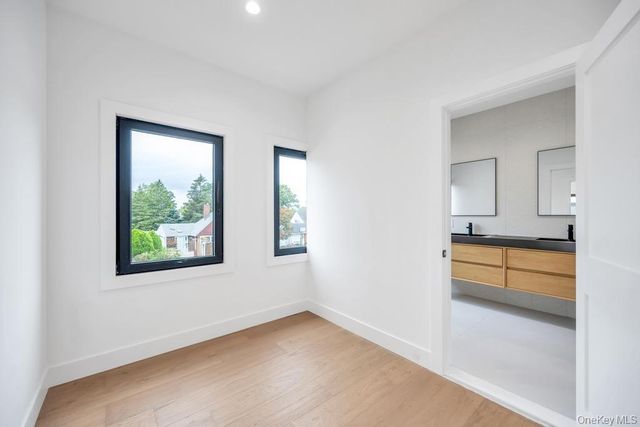 25 Red Maple Dr N, Wantagh, NY 11793