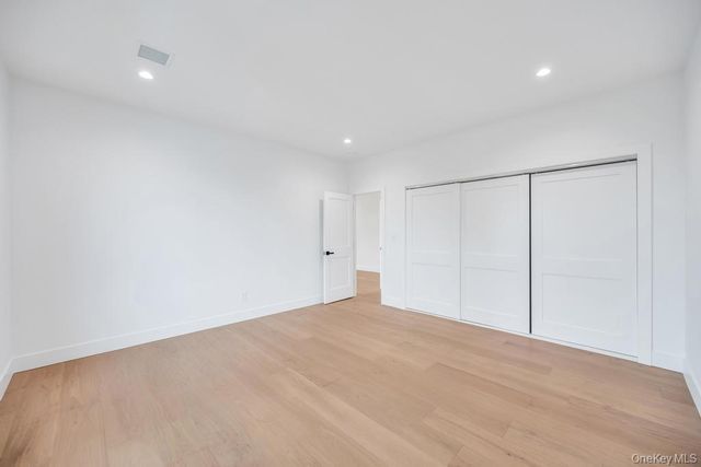 25 Red Maple Dr N, Wantagh, NY 11793