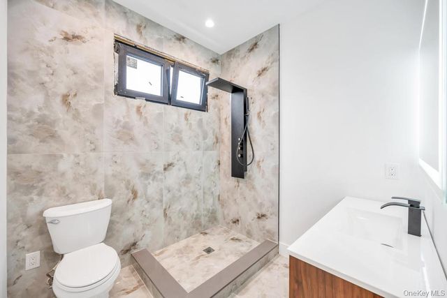 25 Red Maple Dr N, Wantagh, NY 11793