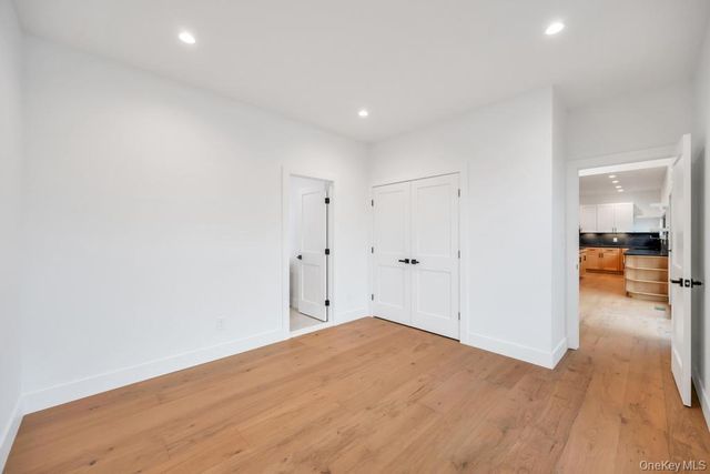 25 Red Maple Dr N, Wantagh, NY 11793