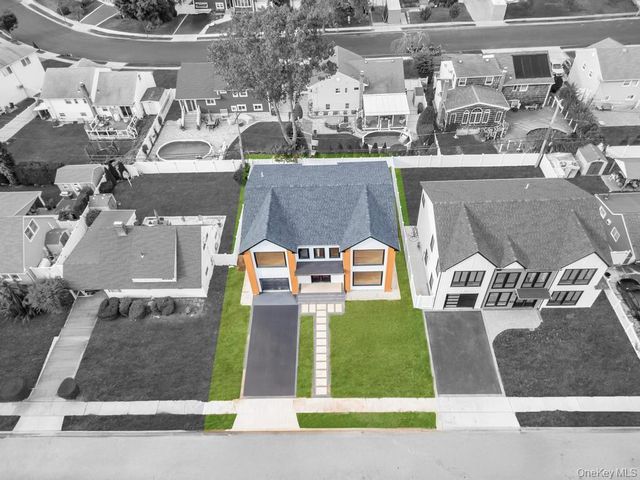 25 Red Maple Dr N, Wantagh, NY 11793