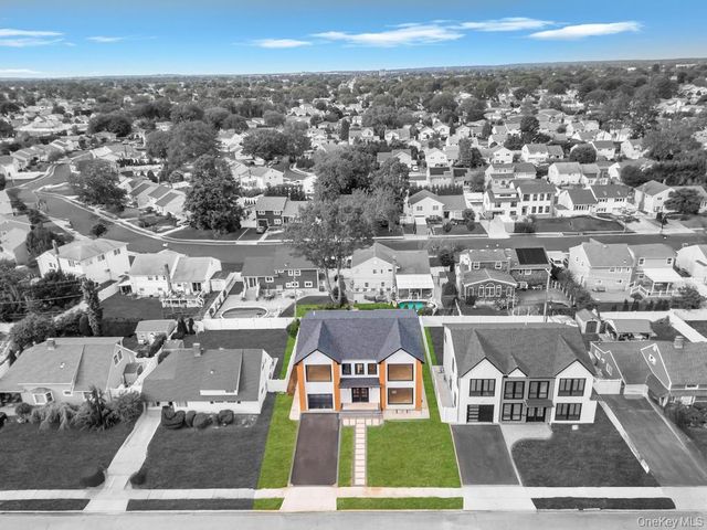 25 Red Maple Dr N, Wantagh, NY 11793