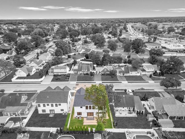 25 Red Maple Dr N, Wantagh, NY 11793