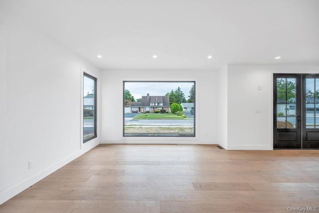 25 Red Maple Dr N, Wantagh, NY 11793