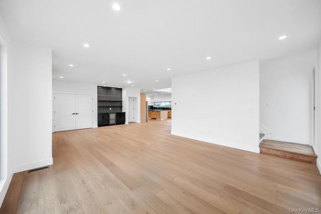 25 Red Maple Dr N, Wantagh, NY 11793