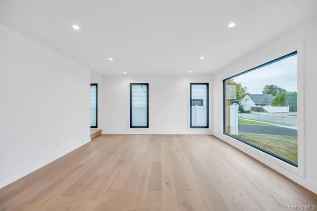 25 Red Maple Dr N, Wantagh, NY 11793