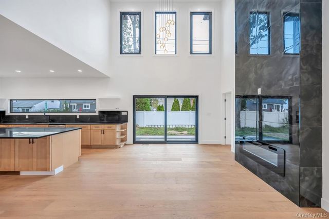 25 Red Maple Dr N, Wantagh, NY 11793