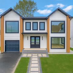 25 Red Maple Dr N, Wantagh, NY 11793