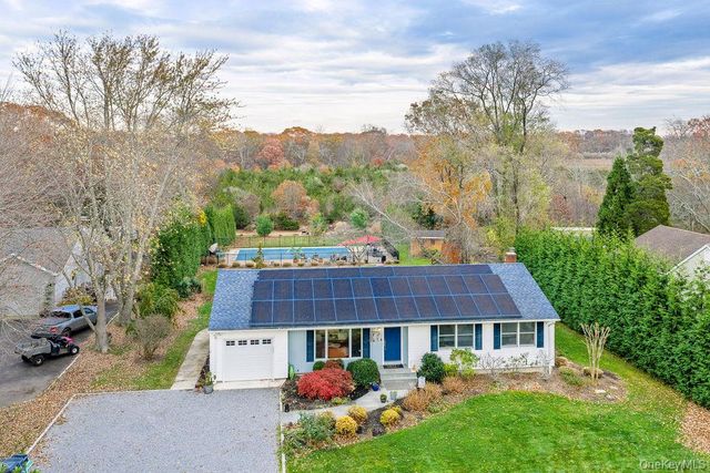 2400 Aldrich Lane, Laurel, NY 11948