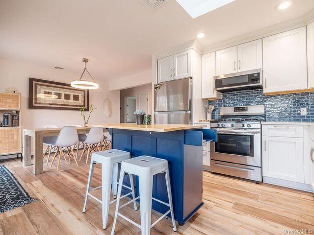 2400 Aldrich Lane, Laurel, NY 11948