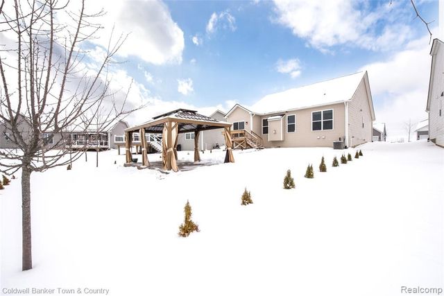 8126 Carston Lane, Brighton, MI 48116