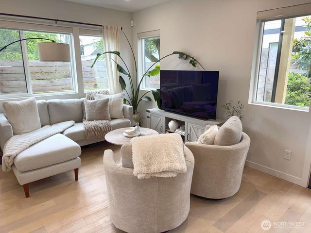 8449 18th Avenue SW, Seattle, WA 98106