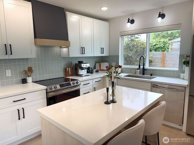 8449 18th Avenue SW, Seattle, WA 98106