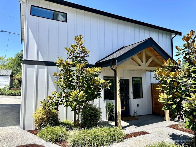 8449 18th Avenue SW, Seattle, WA 98106