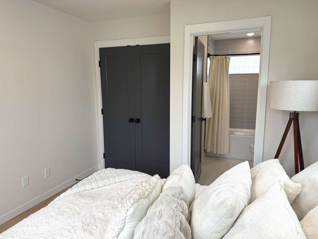 8449 18th Avenue SW, Seattle, WA 98106