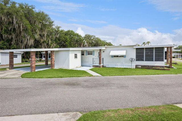 13 COCOS PLUMOSA DRIVE B, Eustis, FL 32726